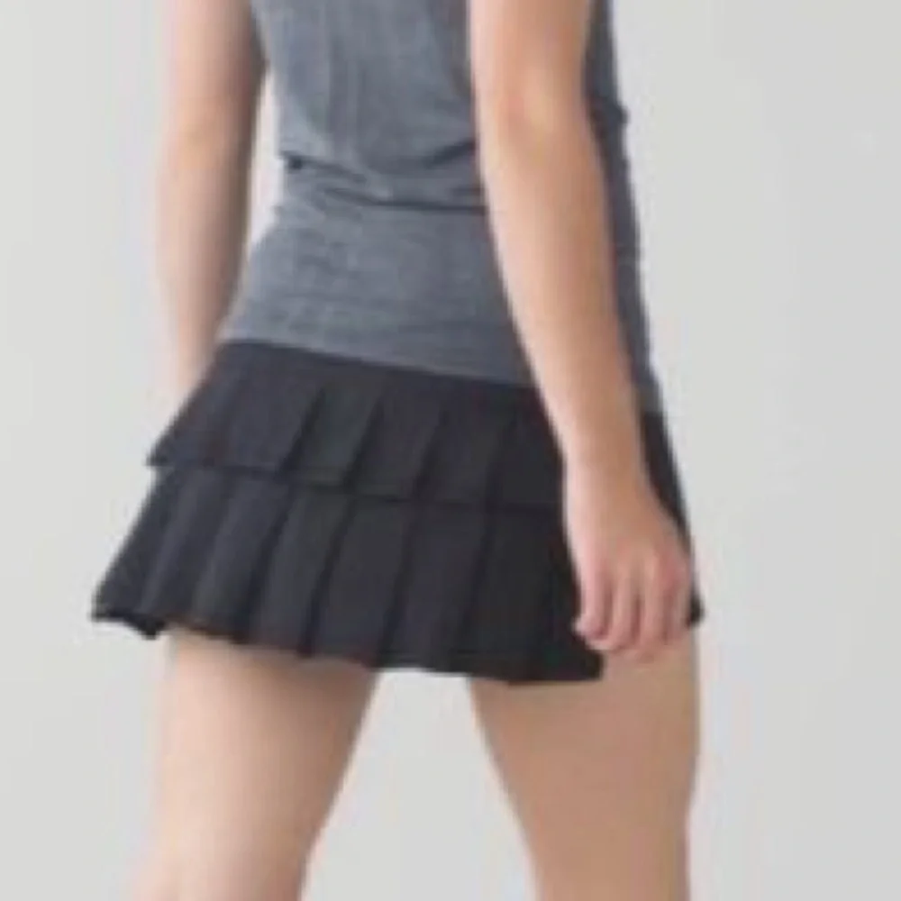 Lululemon Run: Tennis  Skirt *4-way Stretch Black  Size 10